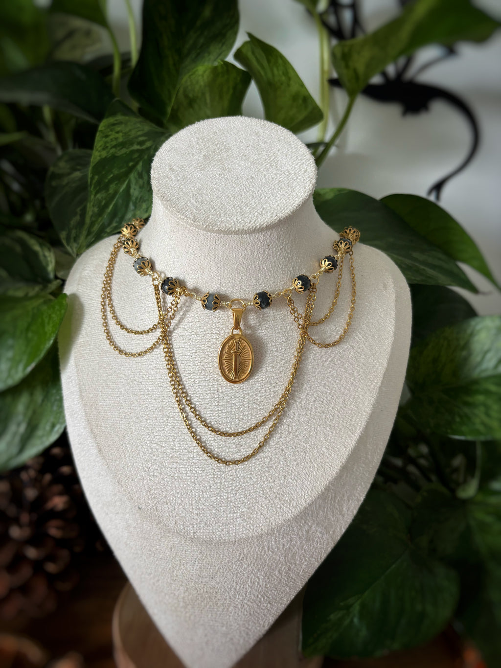 Collier Anna