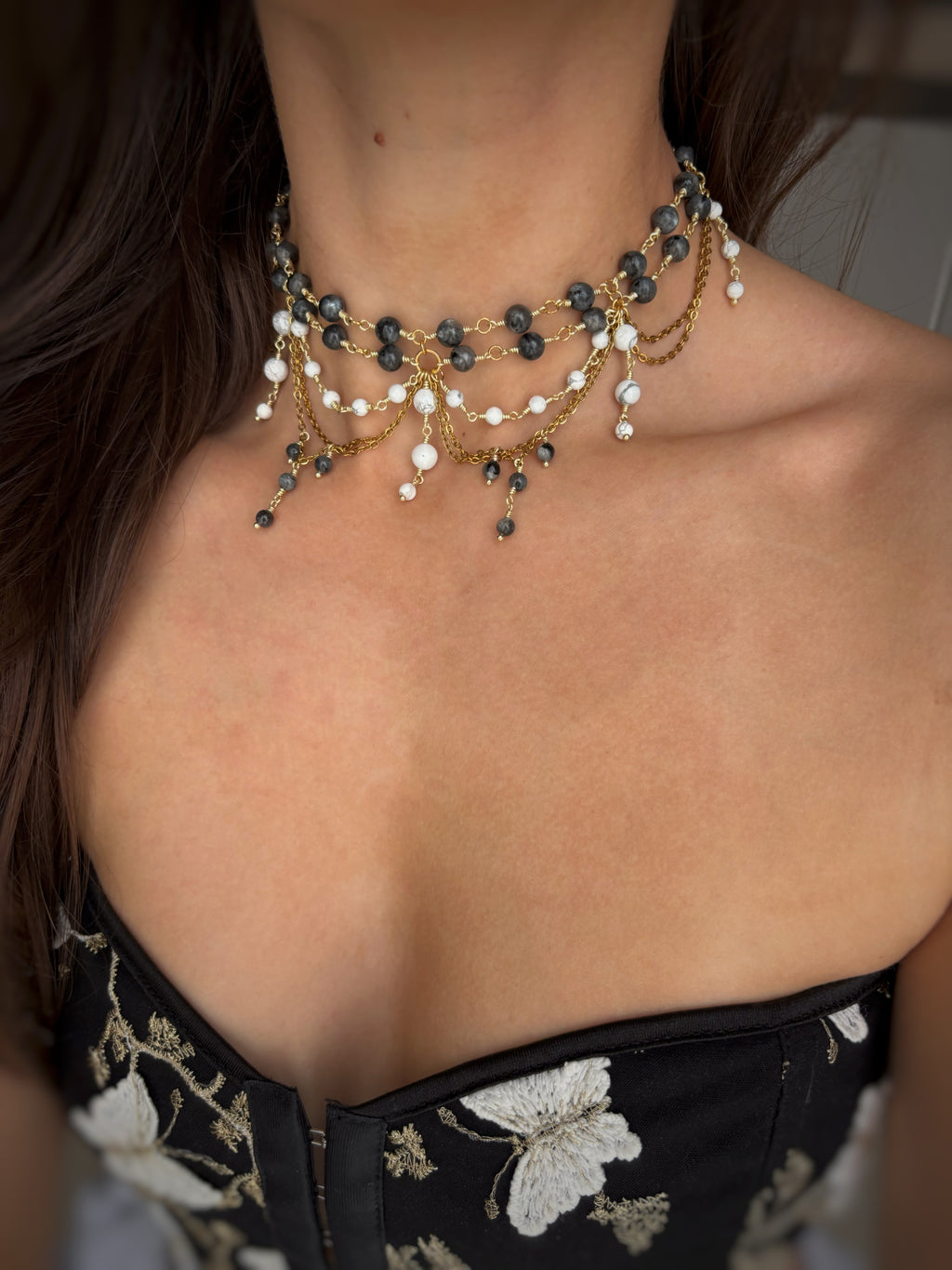 Collier Daenerys - Howlite, Labradorite noire