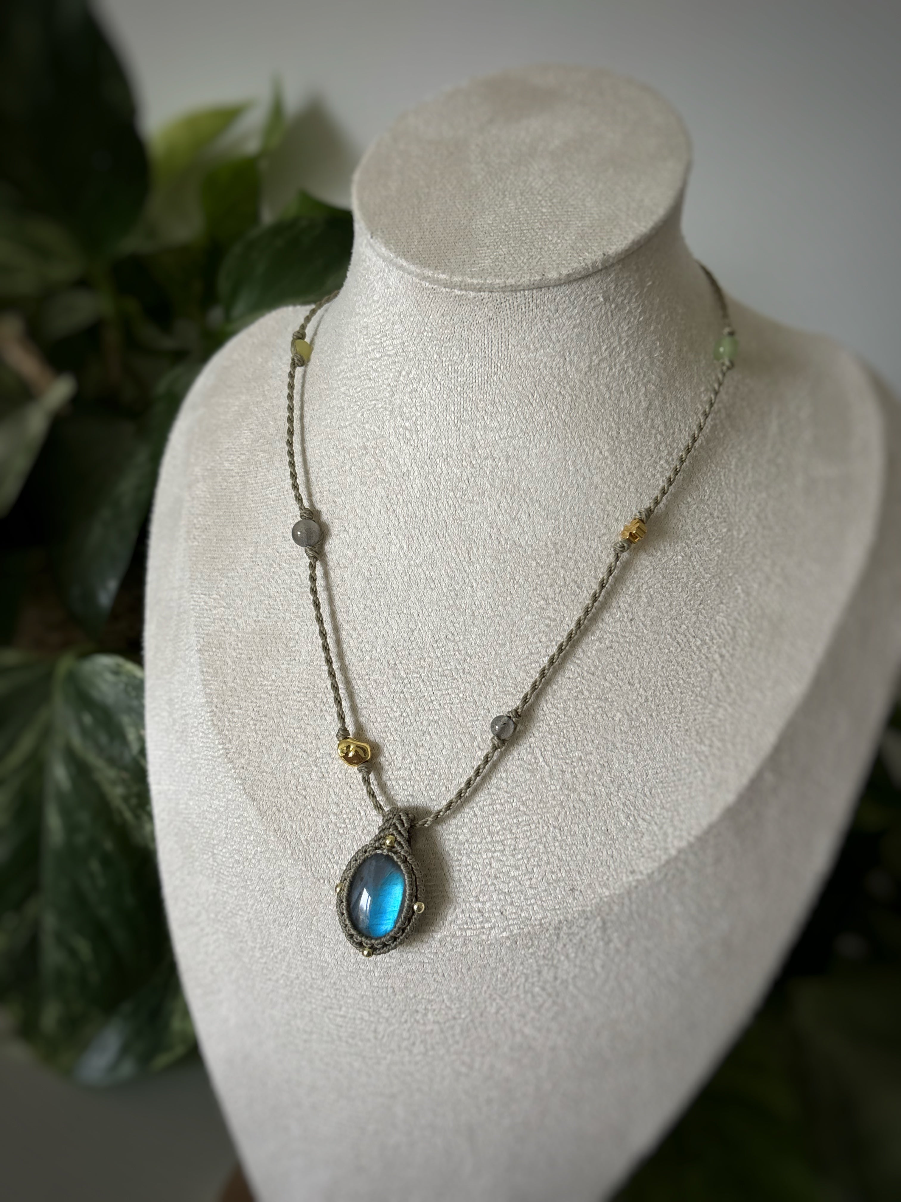 Talisman micro-macramé