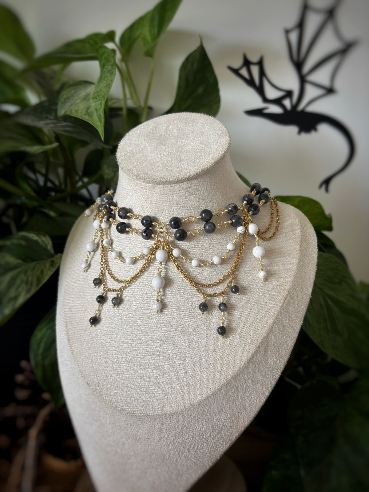 Collier Daenerys - Howlite, Labradorite noire