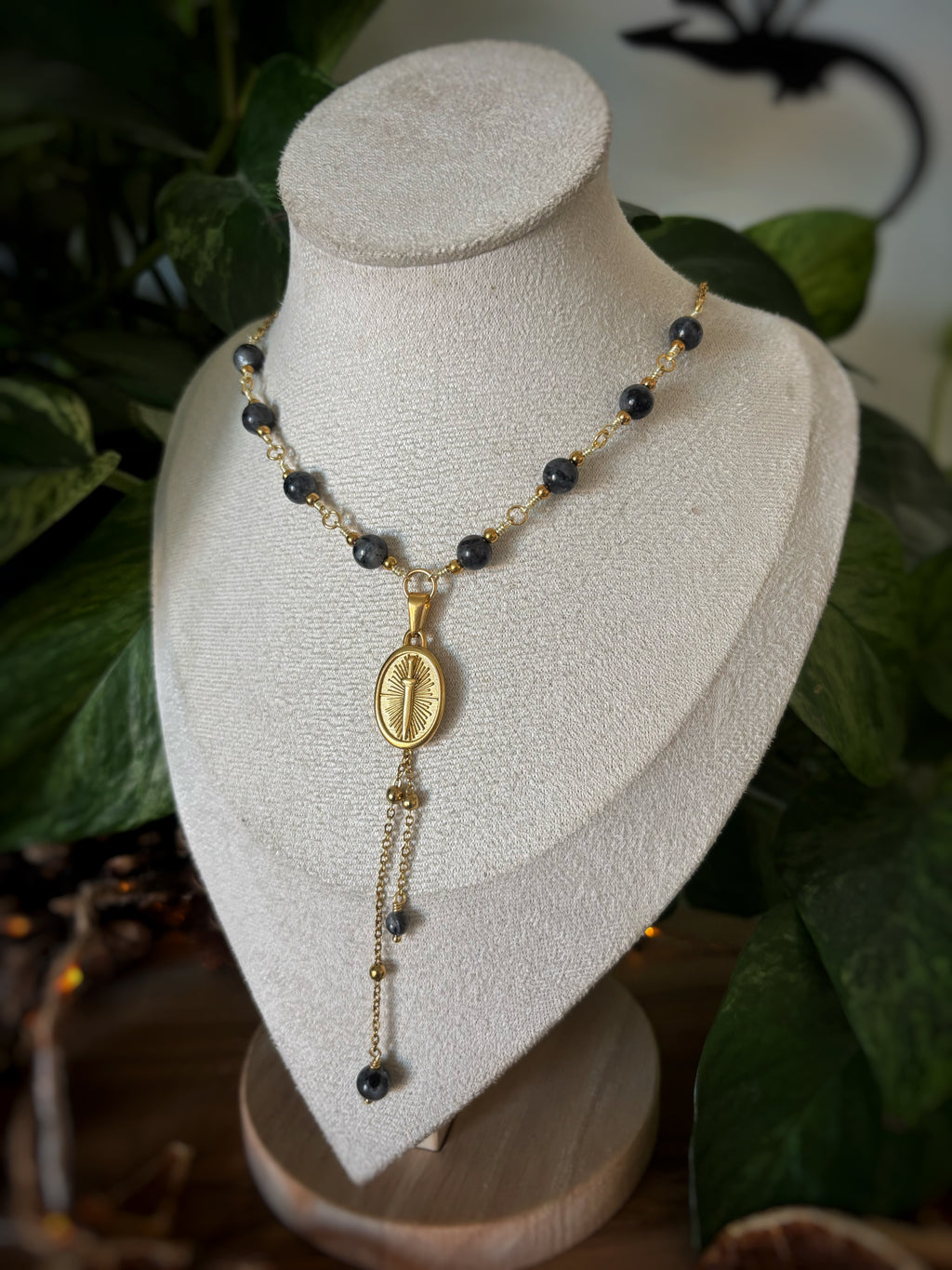 Collier Ora