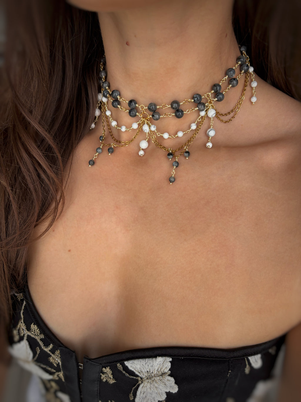 Collier Daenerys - Howlite, Labradorite noire