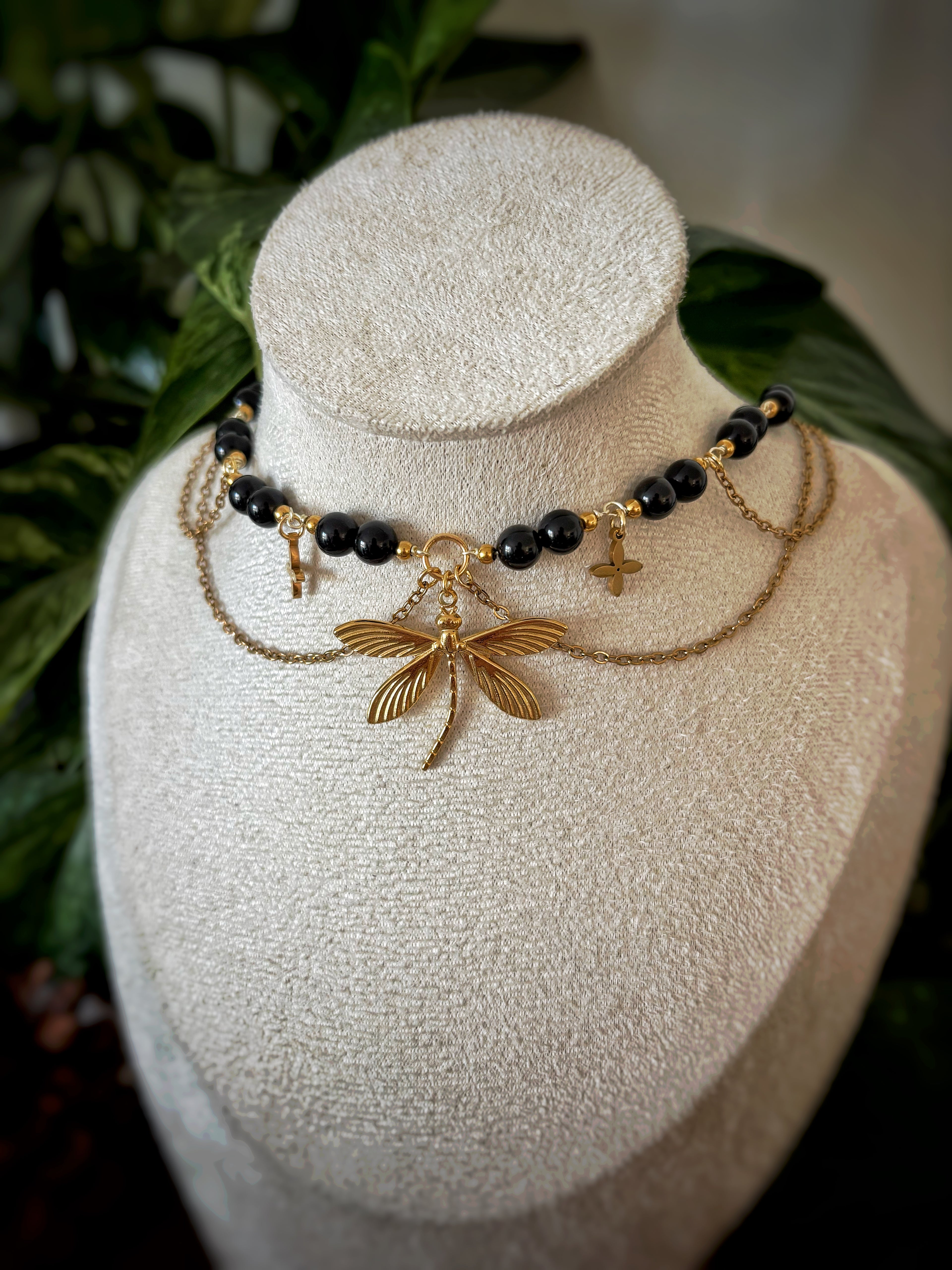 Collier Elara