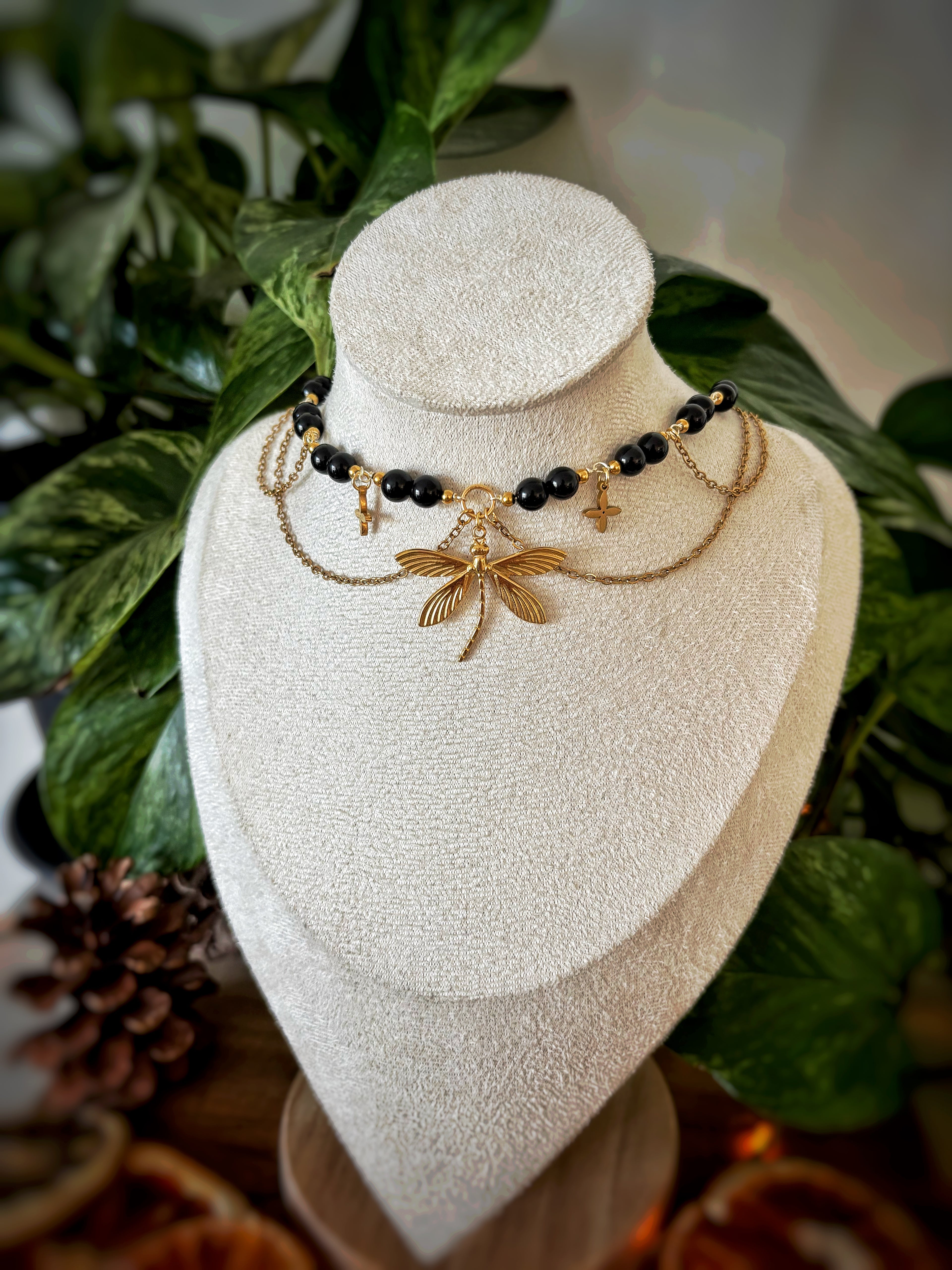 Collier Elara