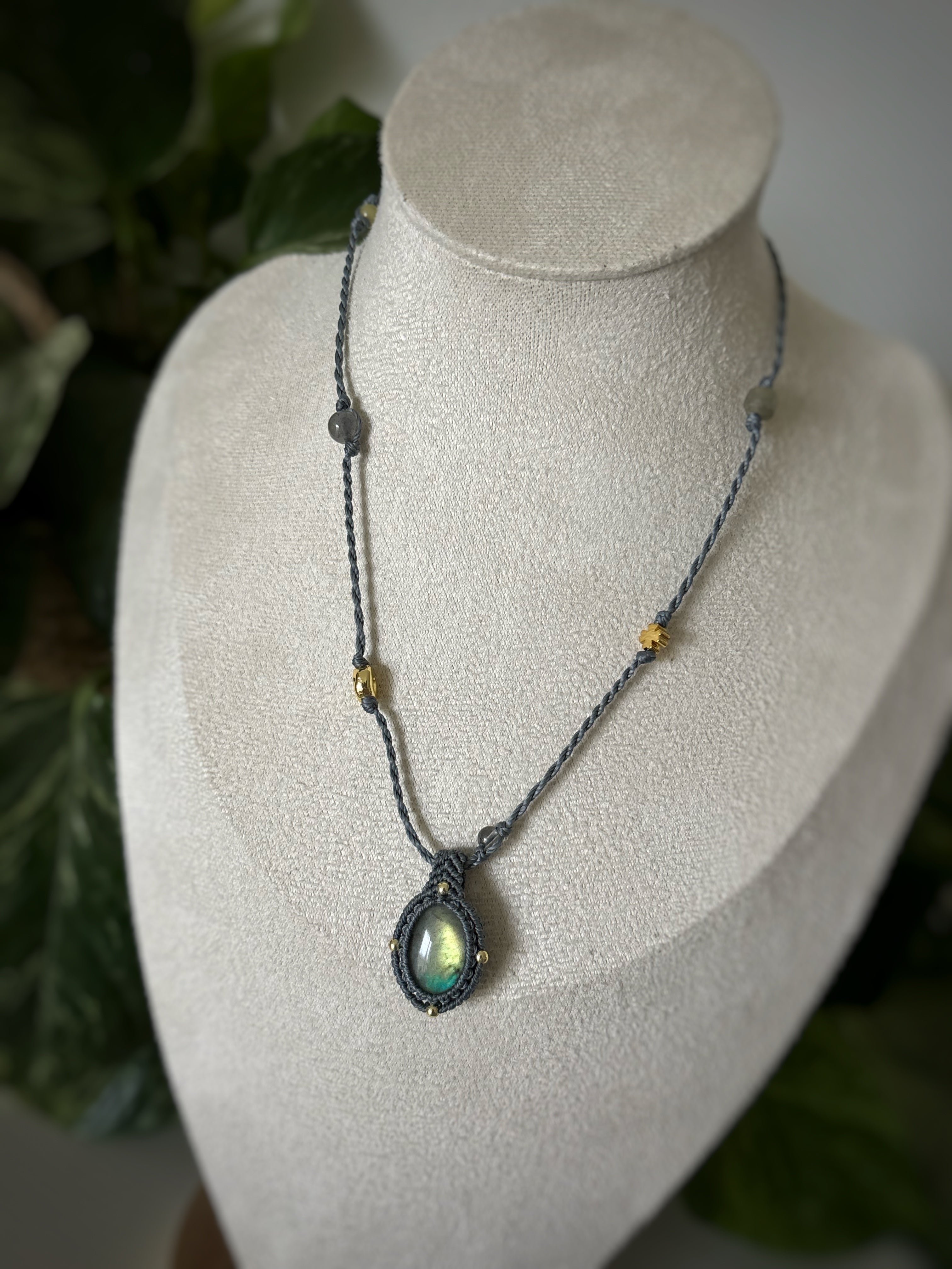 Talisman micro-macramé