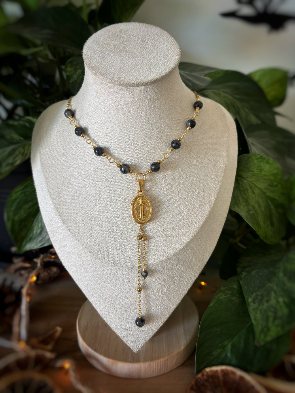 Collier Ora