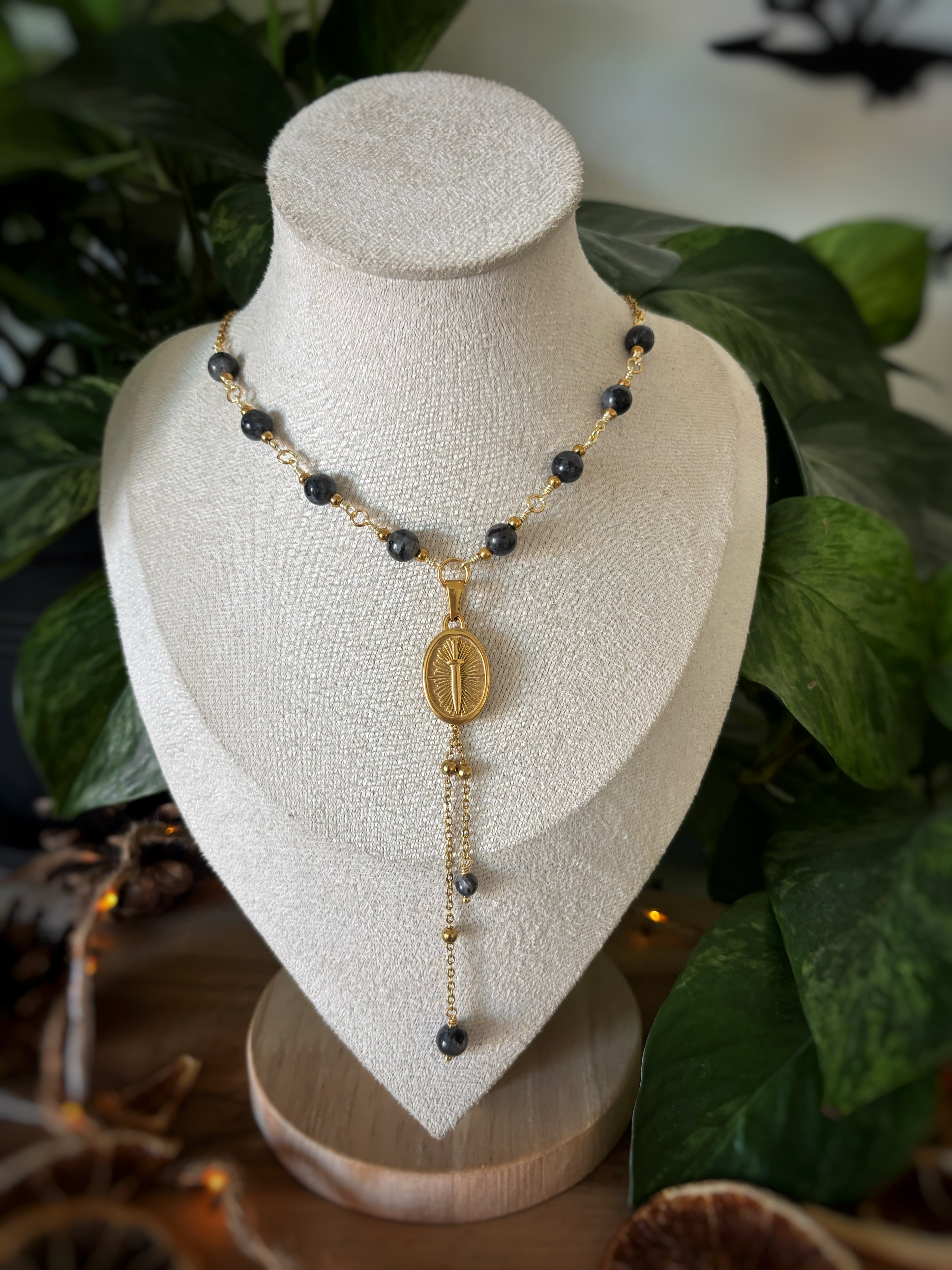 Collier Ora
