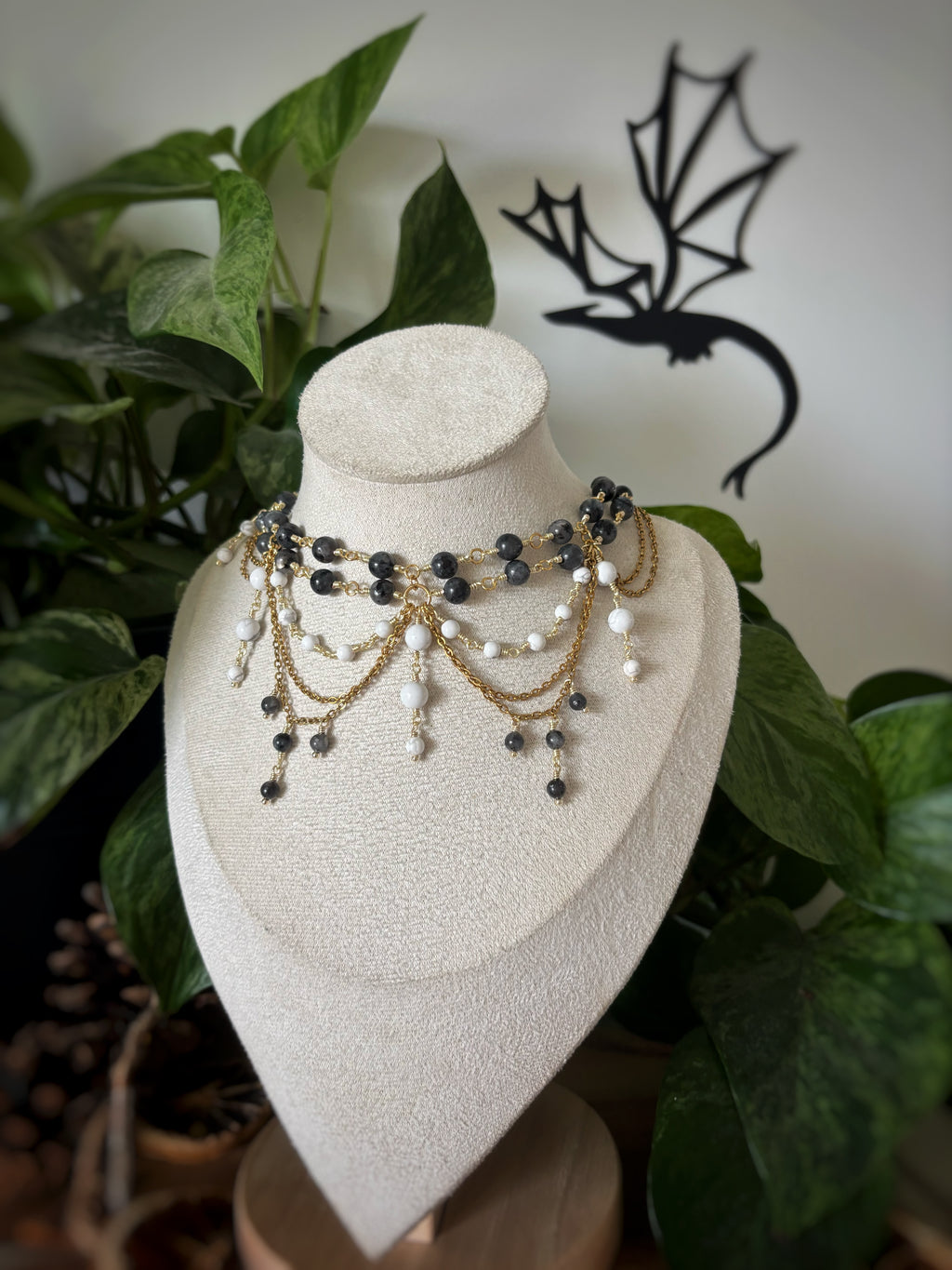 Collier Daenerys - Howlite, Labradorite noire