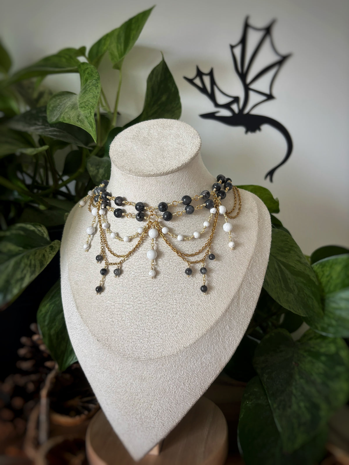Collier Daenerys - Howlite, Labradorite noire