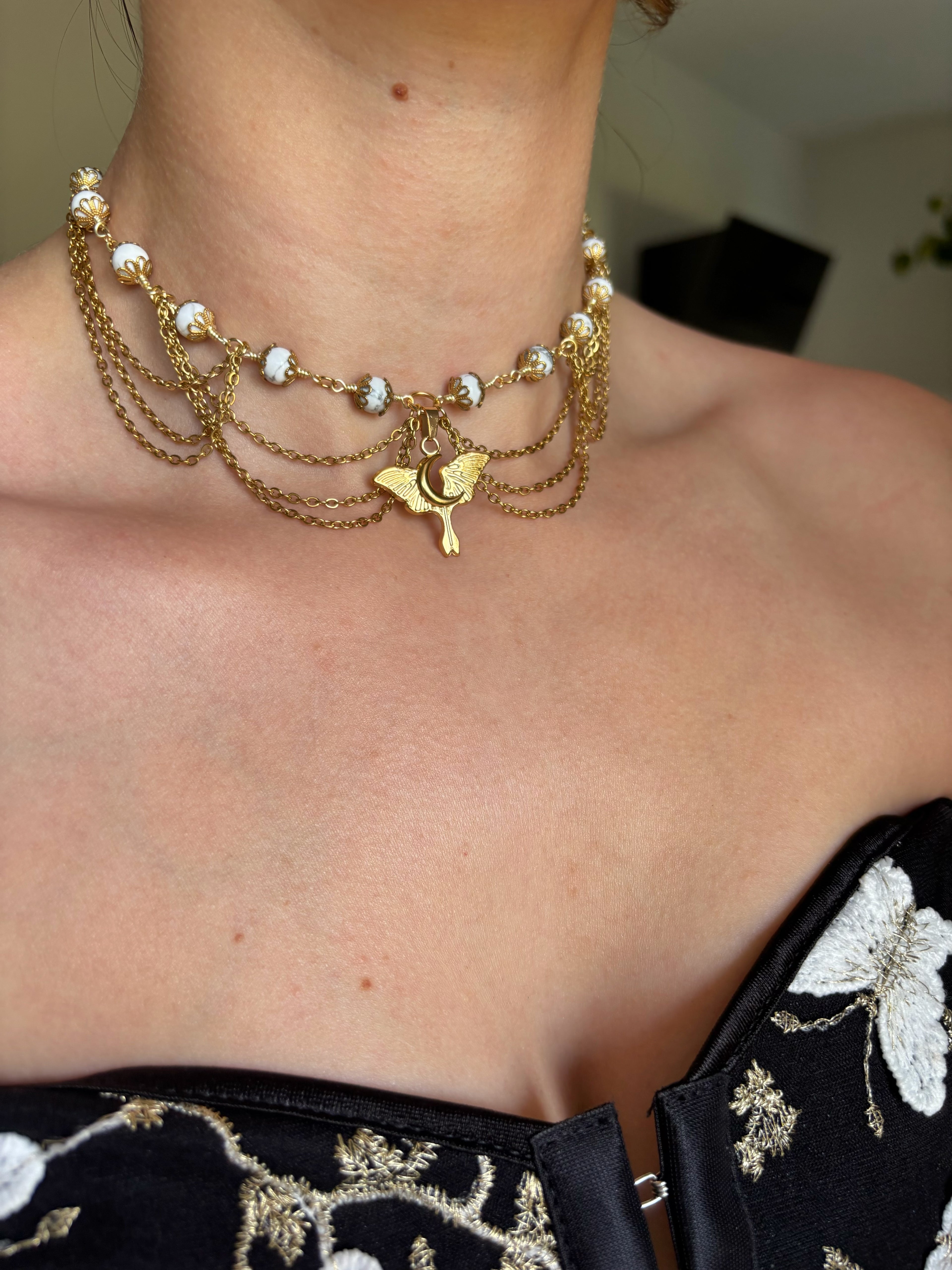 Collier Saeris