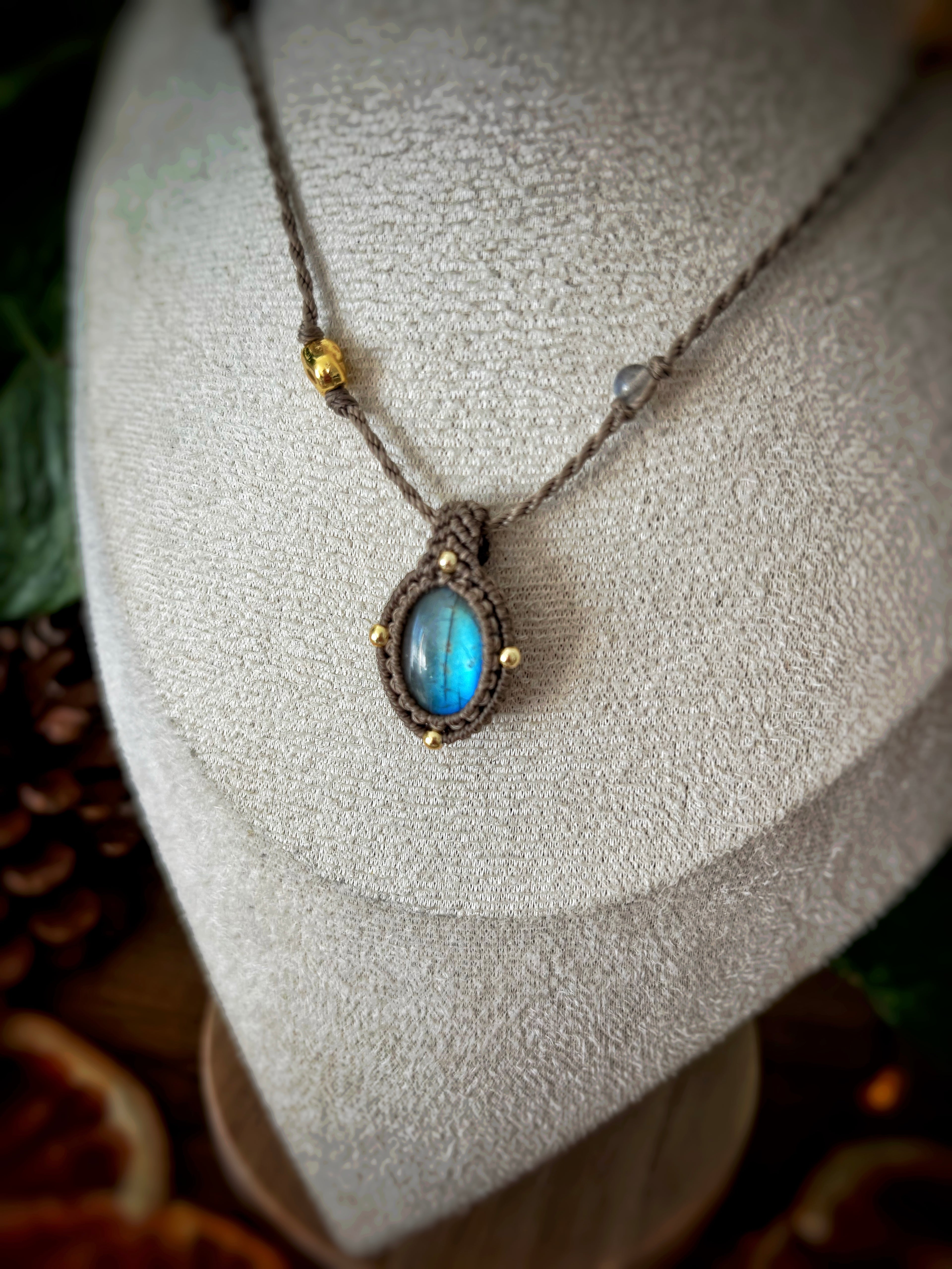 Talisman micro-macramé