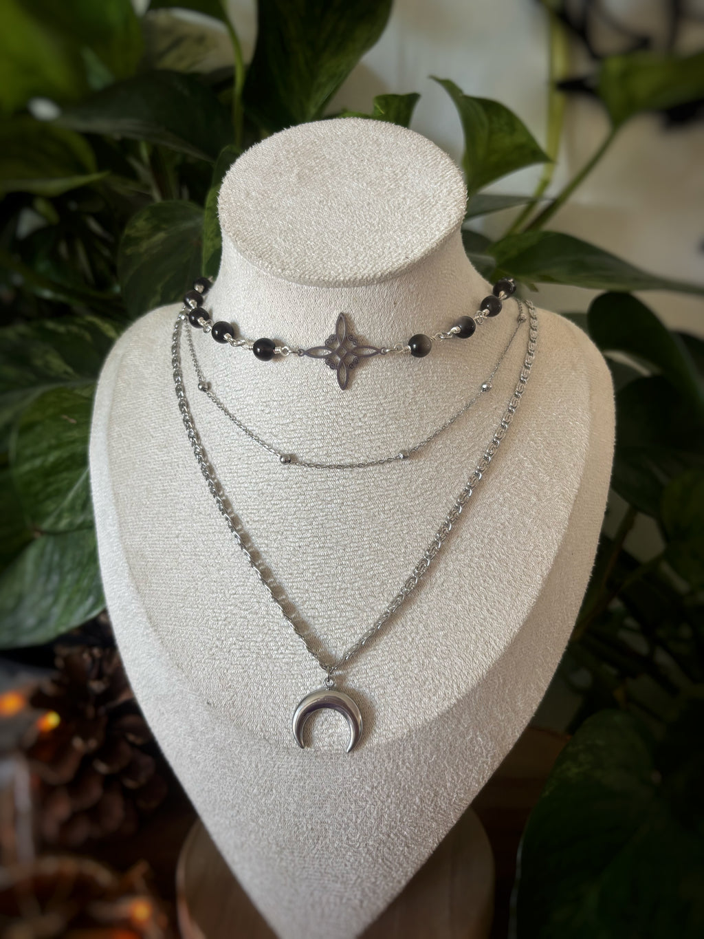 Collier witchy