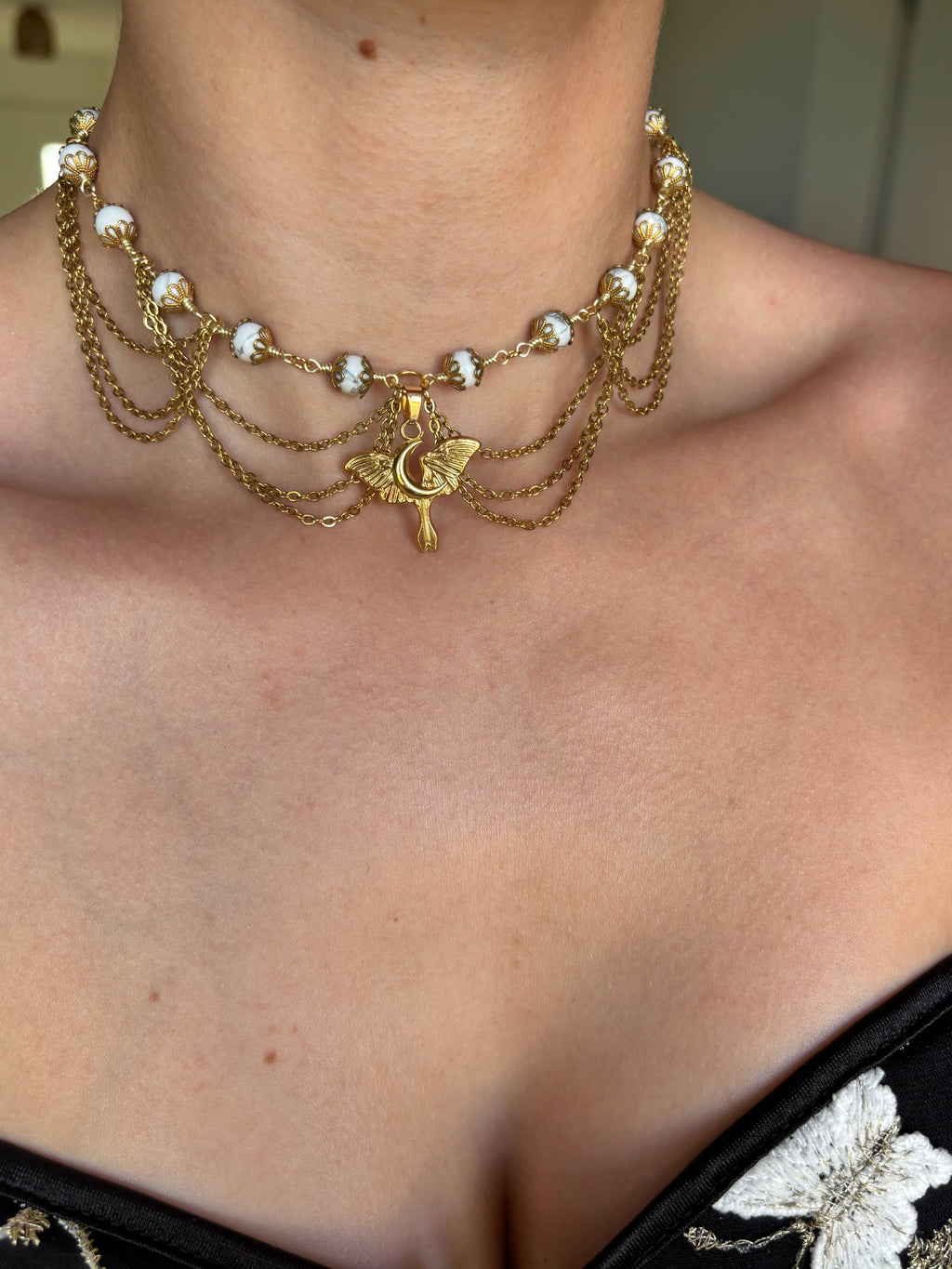 Collier Saeris