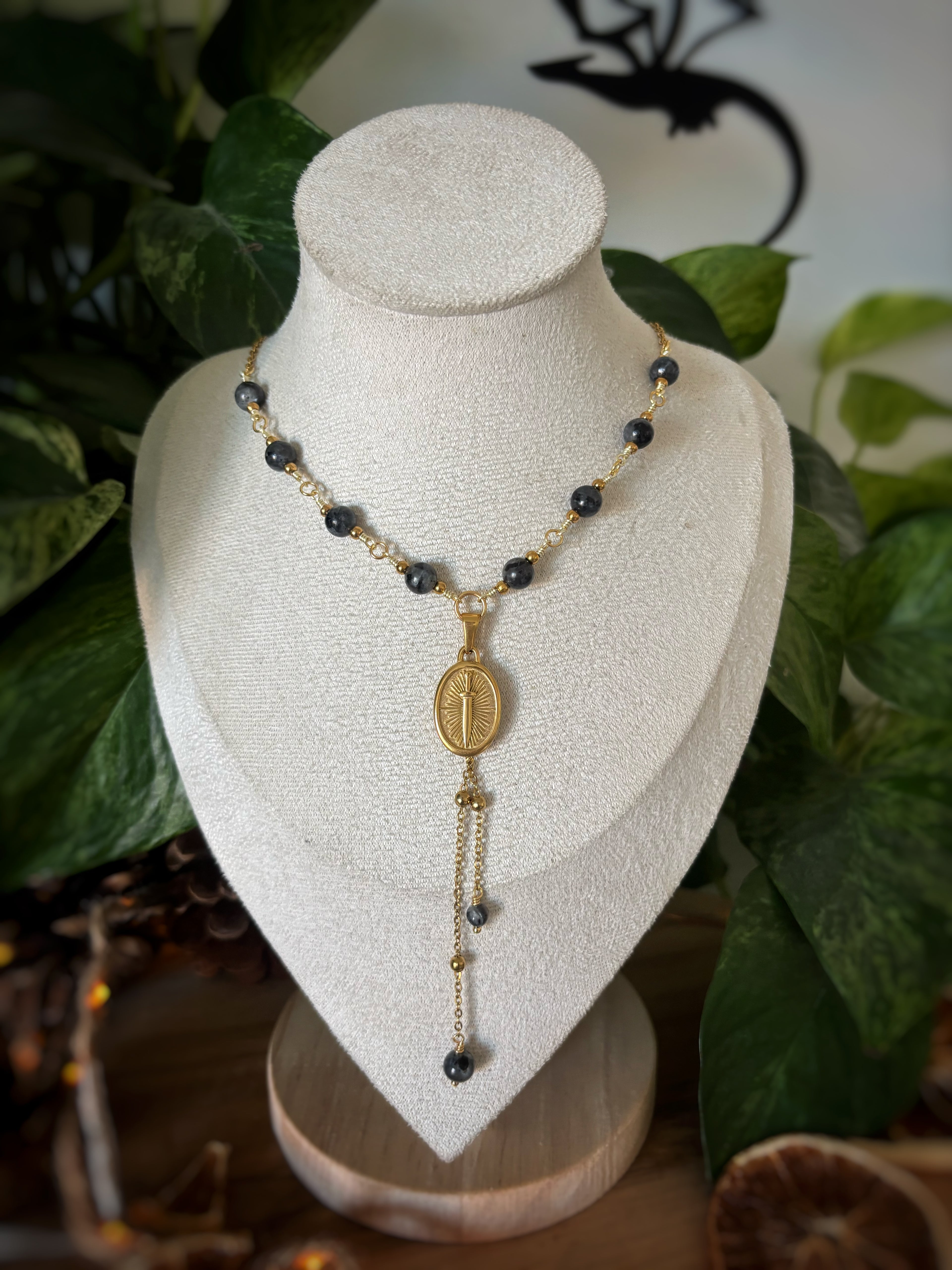 Collier Ora