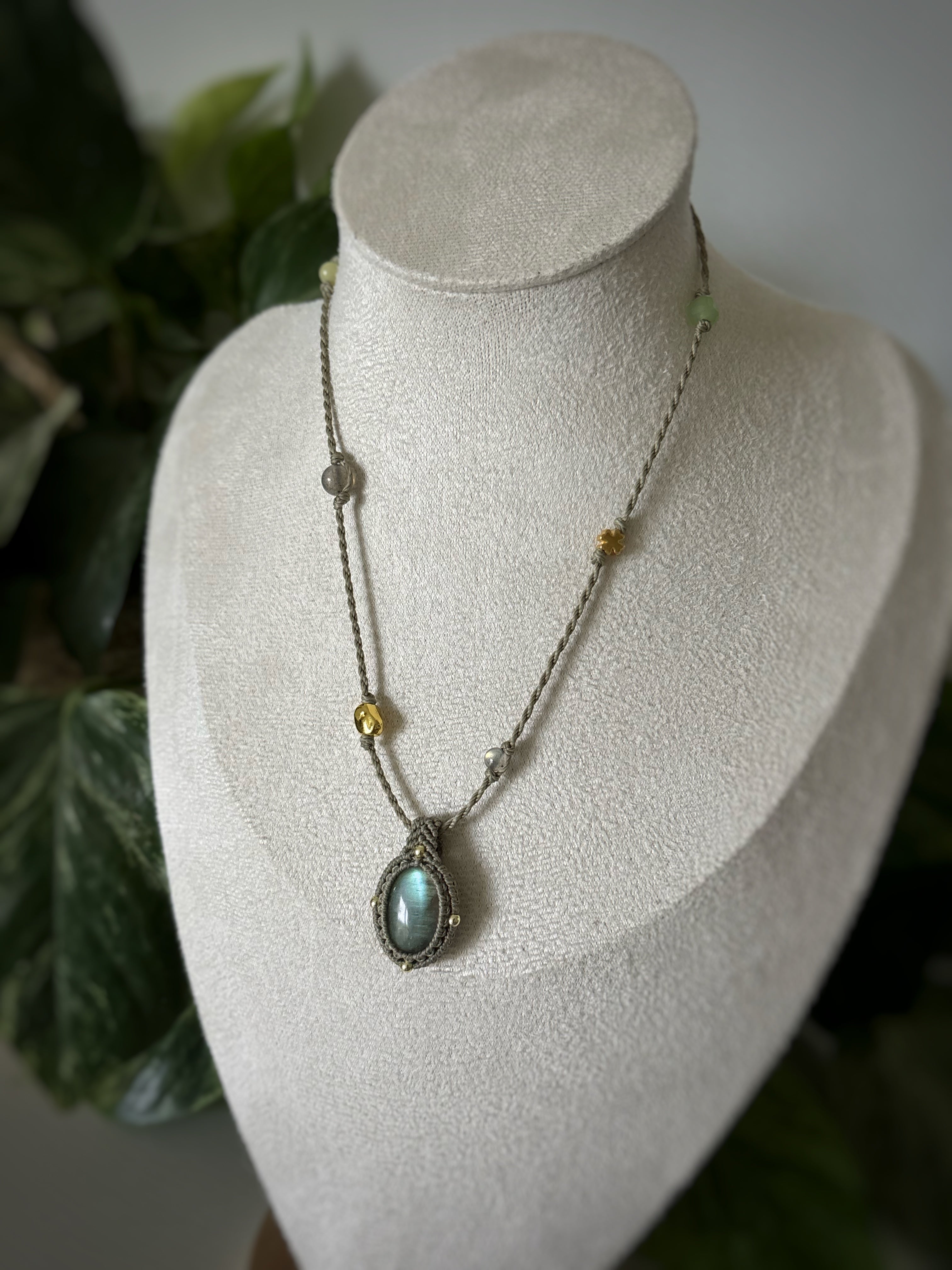 Talisman micro-macramé