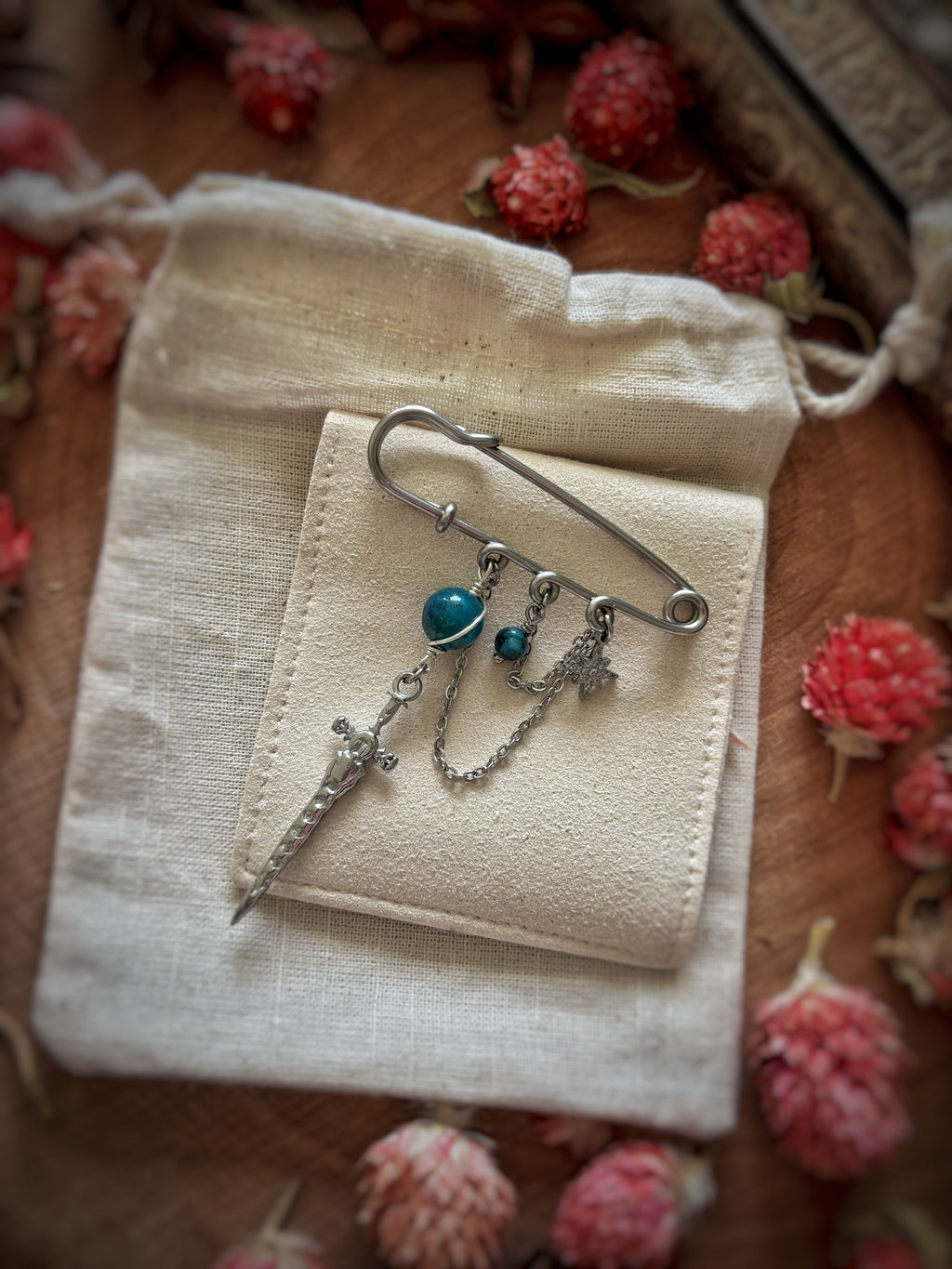 Broche argentée
