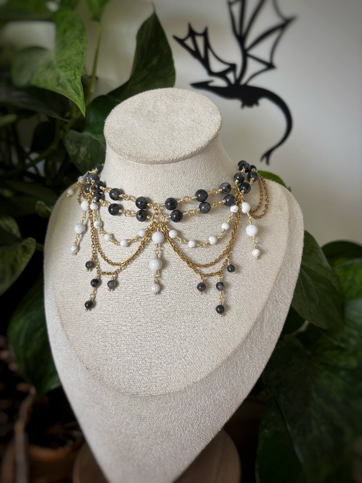Collier Daenerys - Howlite, Labradorite noire