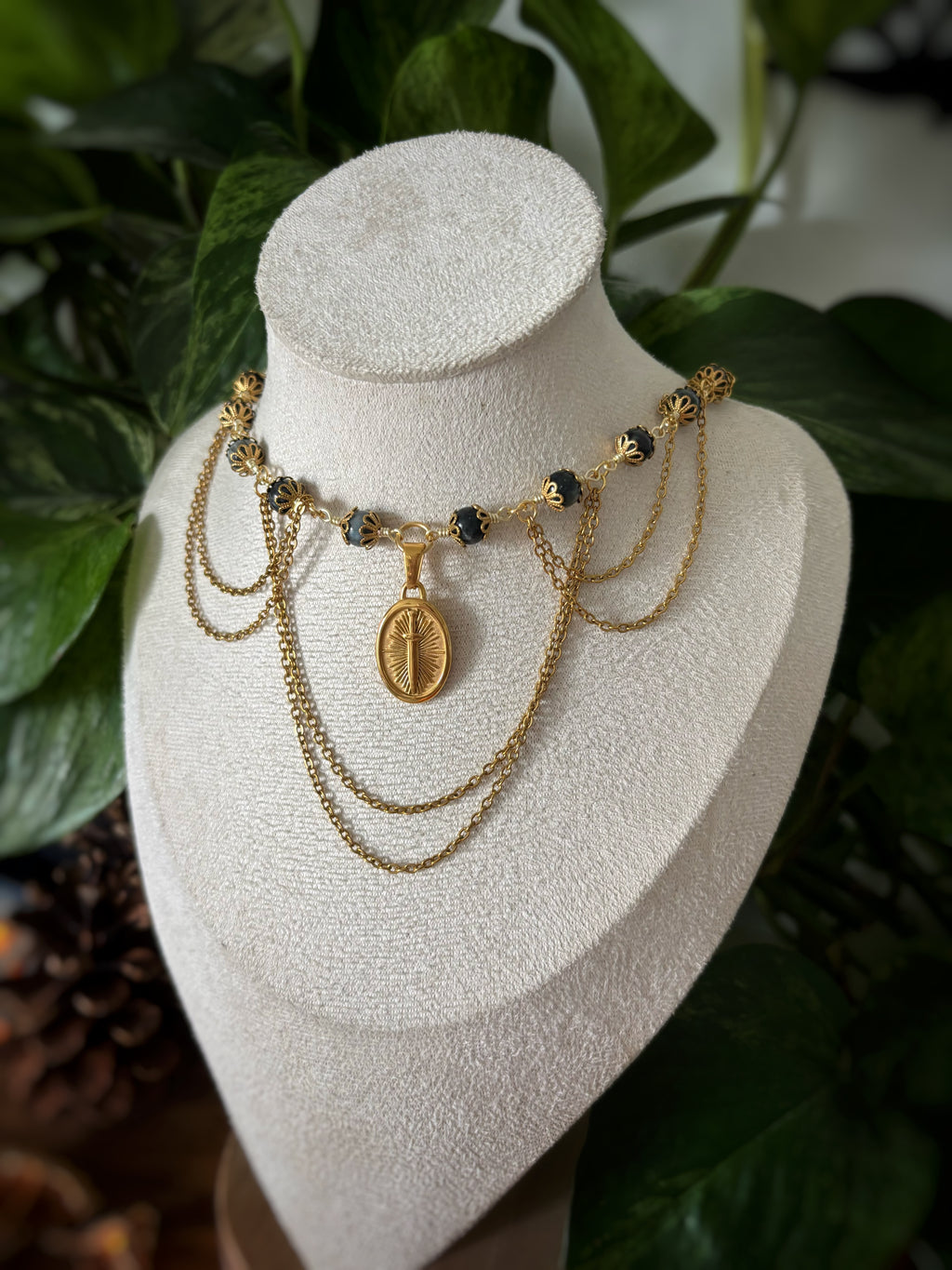 Collier Anna