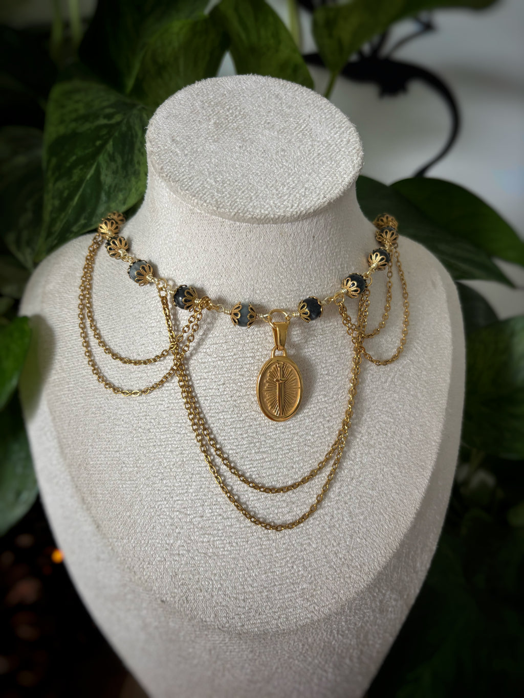 Collier Anna