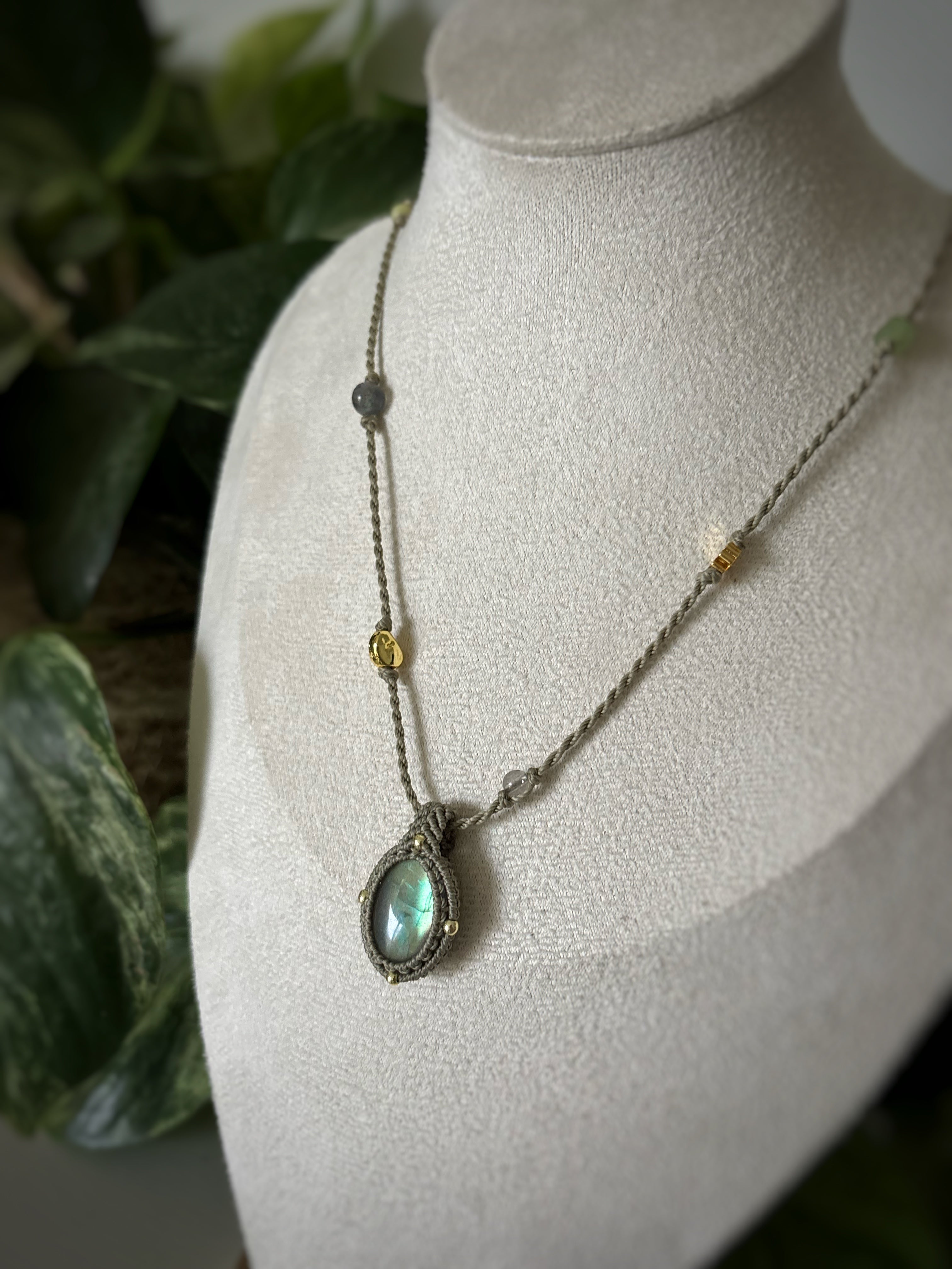 Talisman micro-macramé