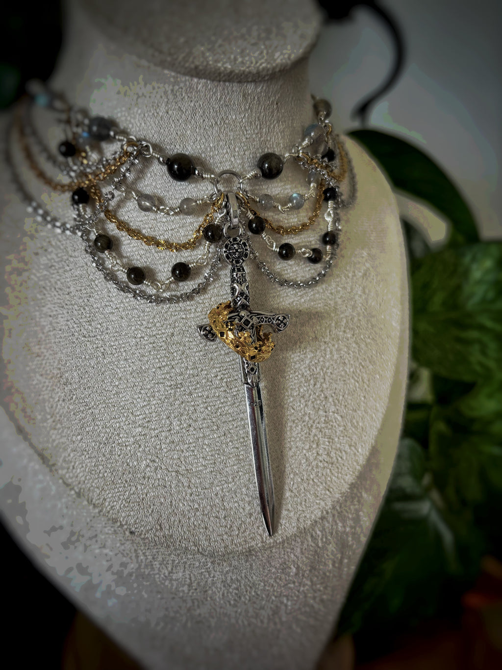 Collier Isalyn