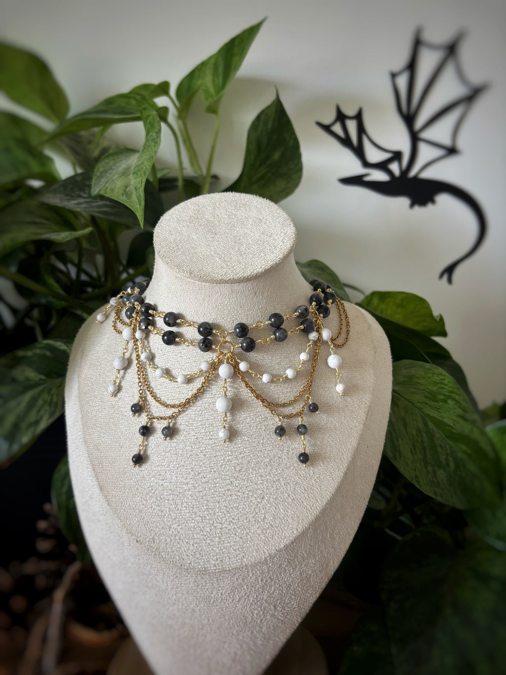 Collier Daenerys - Howlite, Labradorite noire
