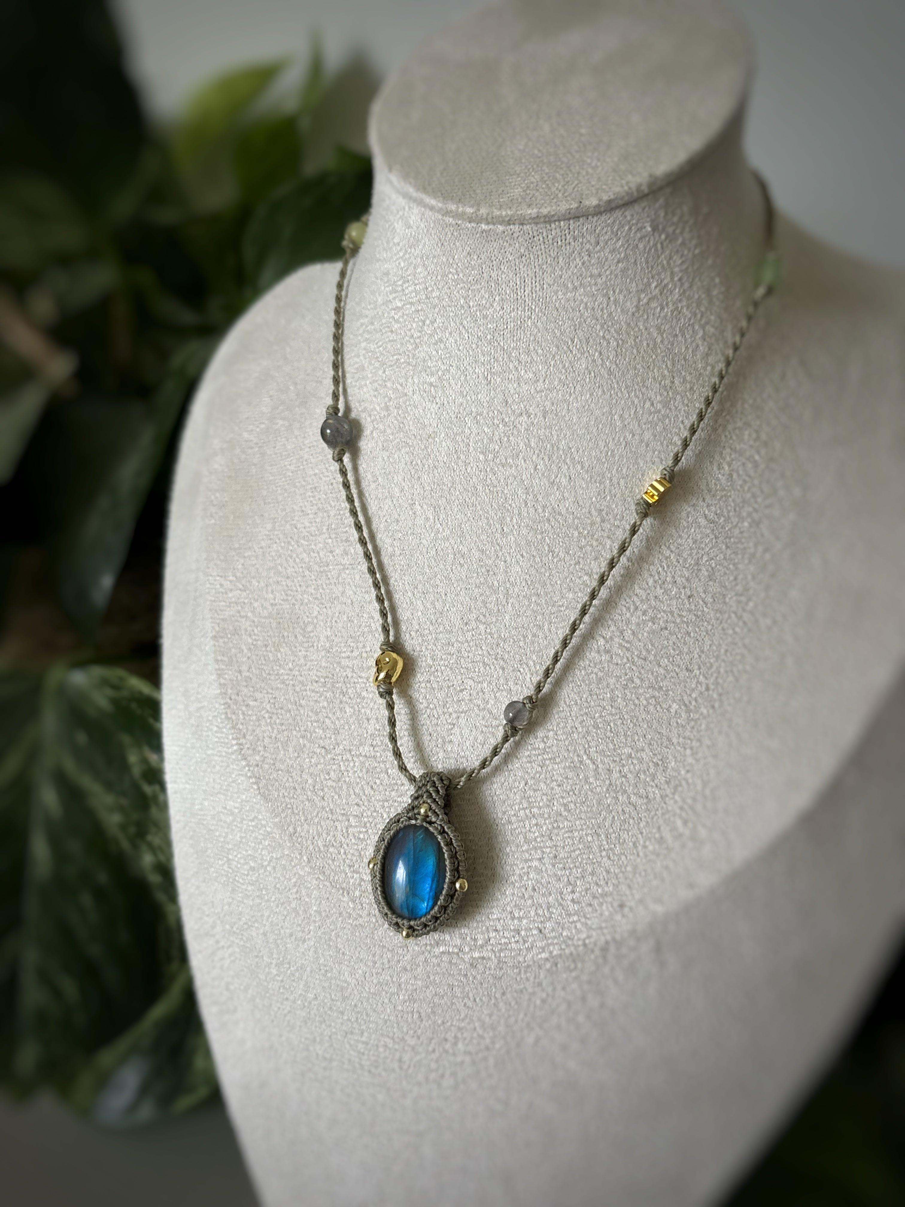 Talisman micro-macramé