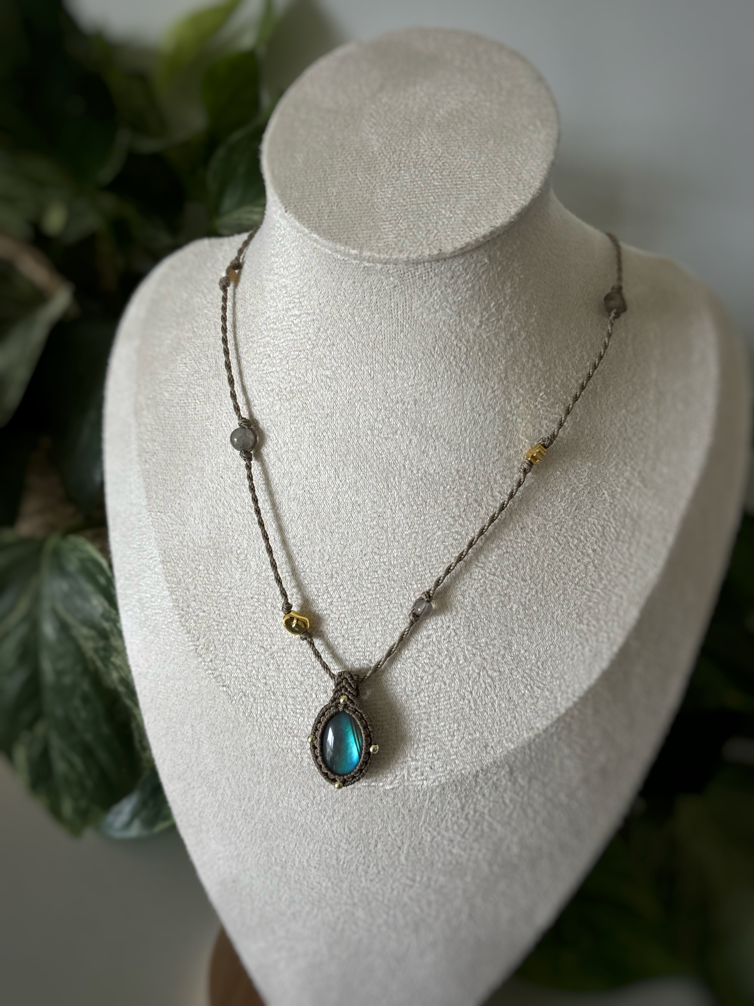 Talisman micro-macramé
