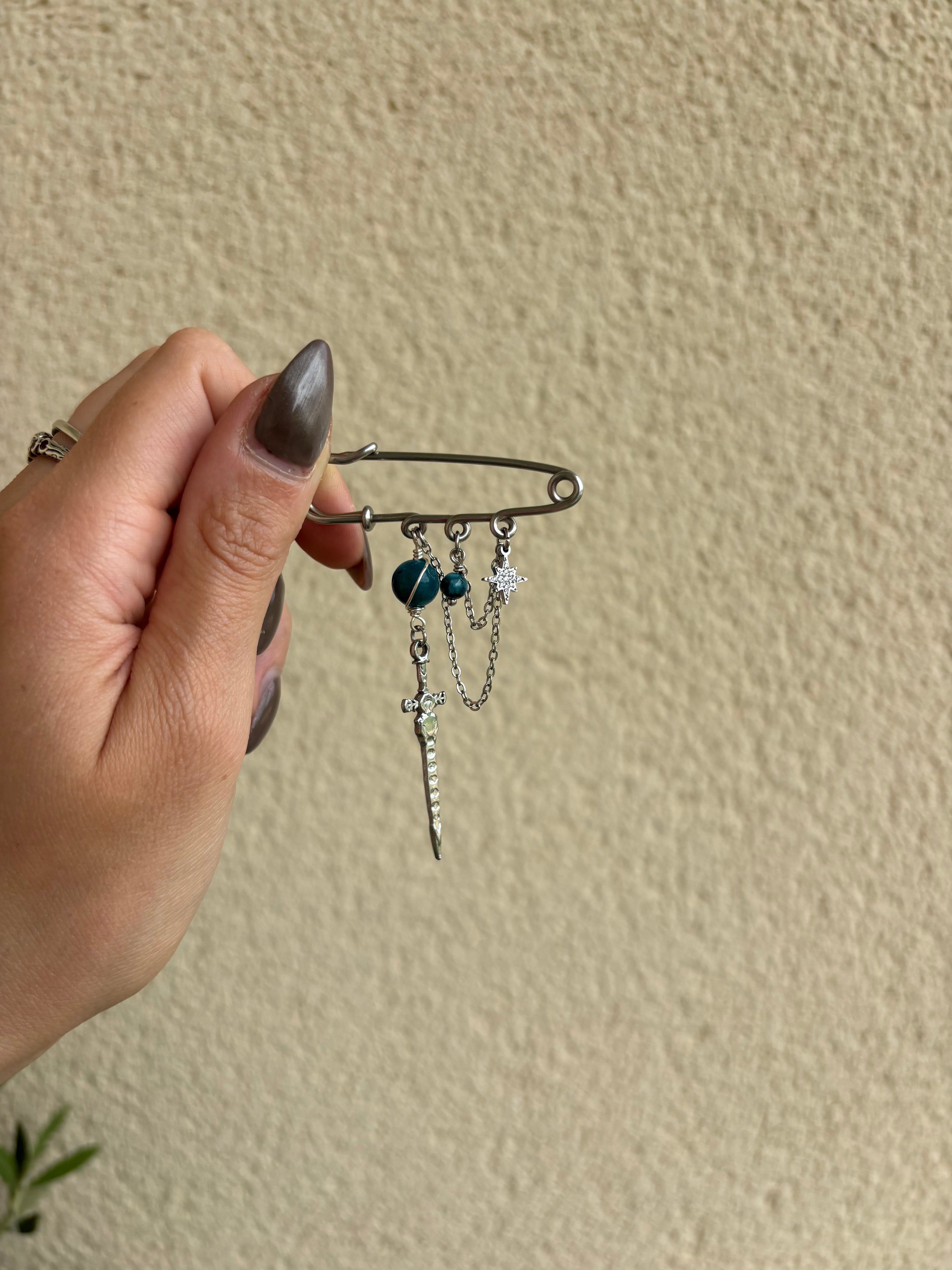 Broche argentée