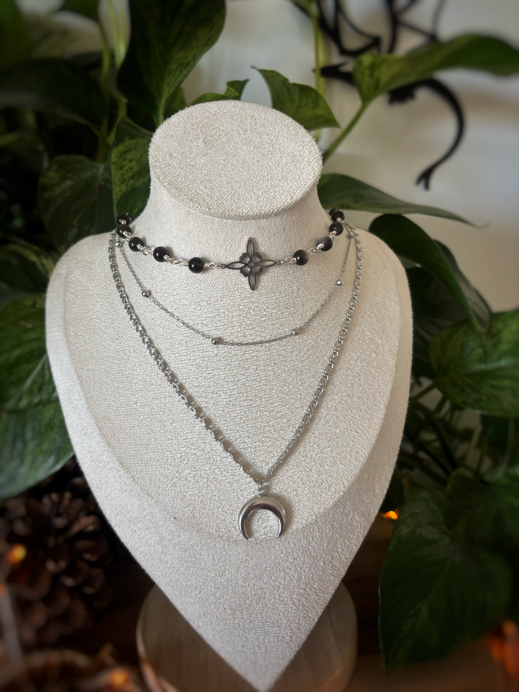 Collier witchy